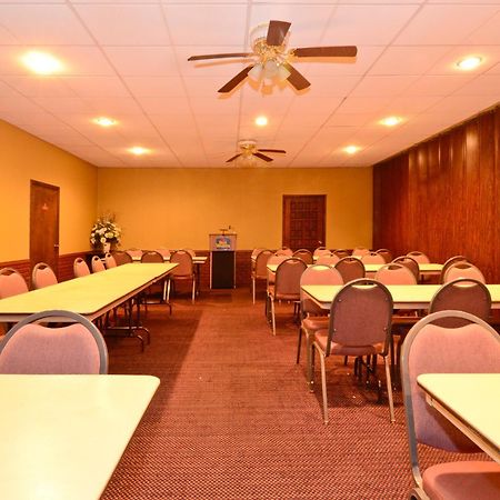Americas Best Value Inn Iola Бизнес снимка