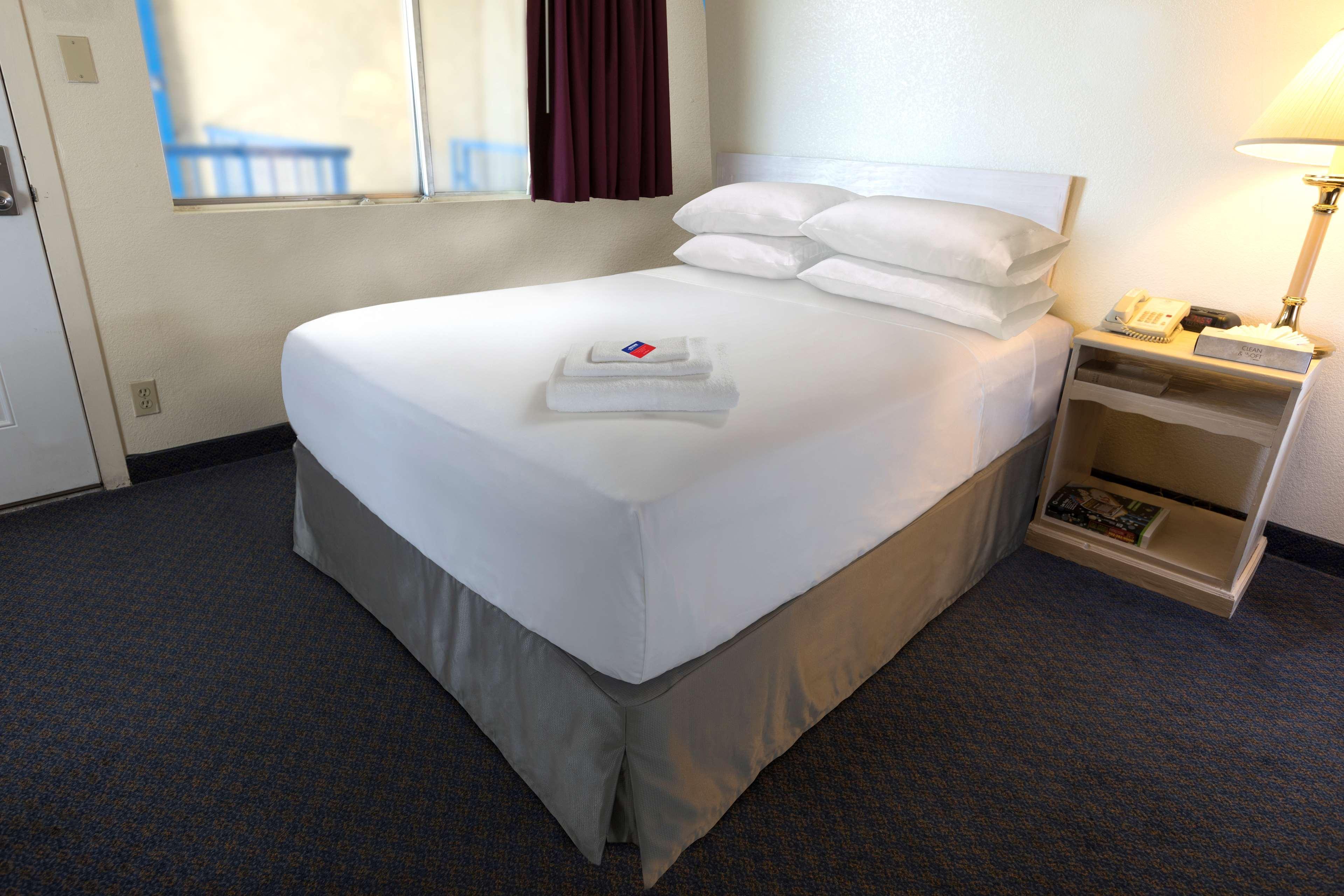Americas Best Value Inn Iola Екстериор снимка