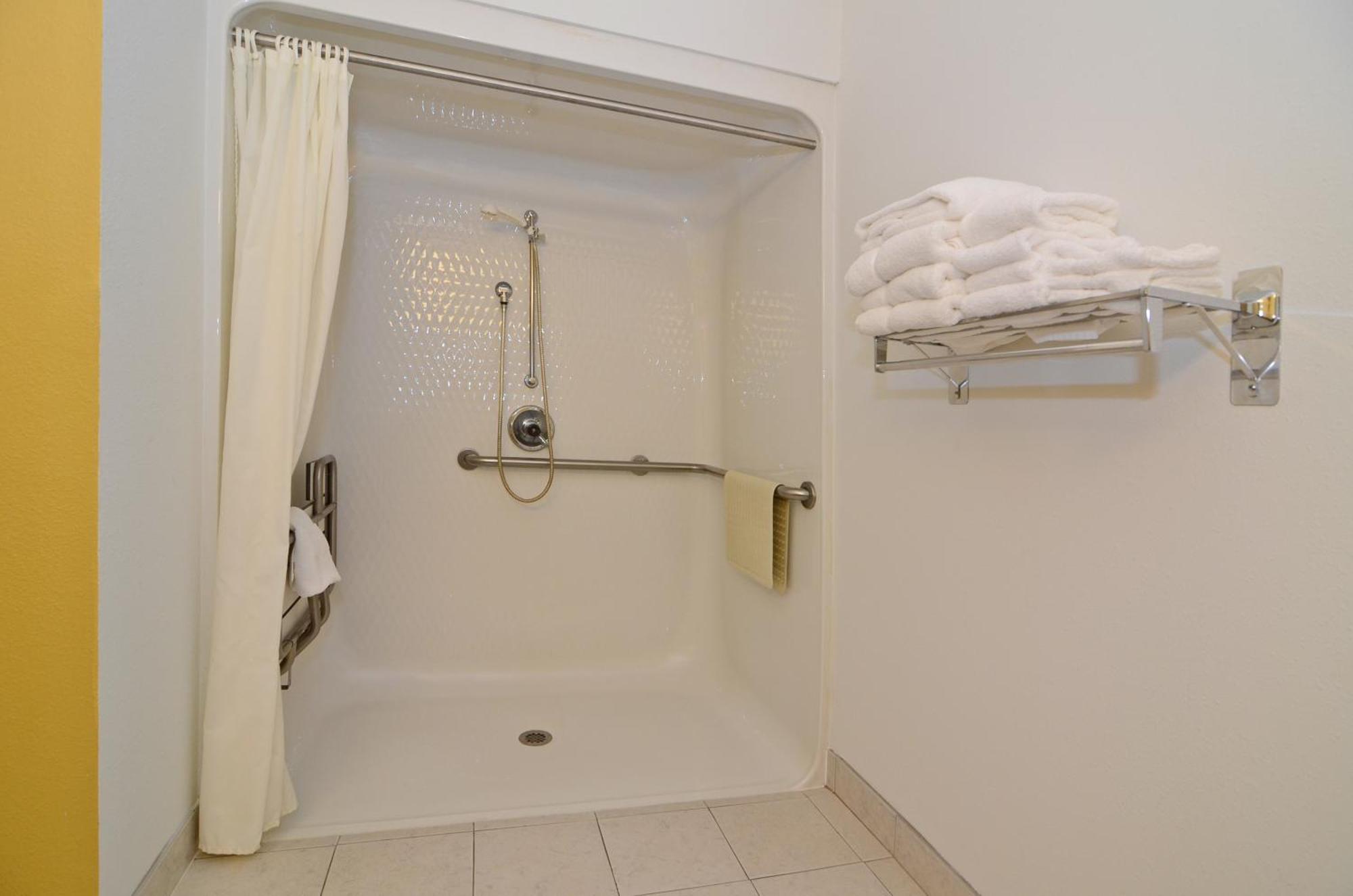 Americas Best Value Inn Iola Екстериор снимка