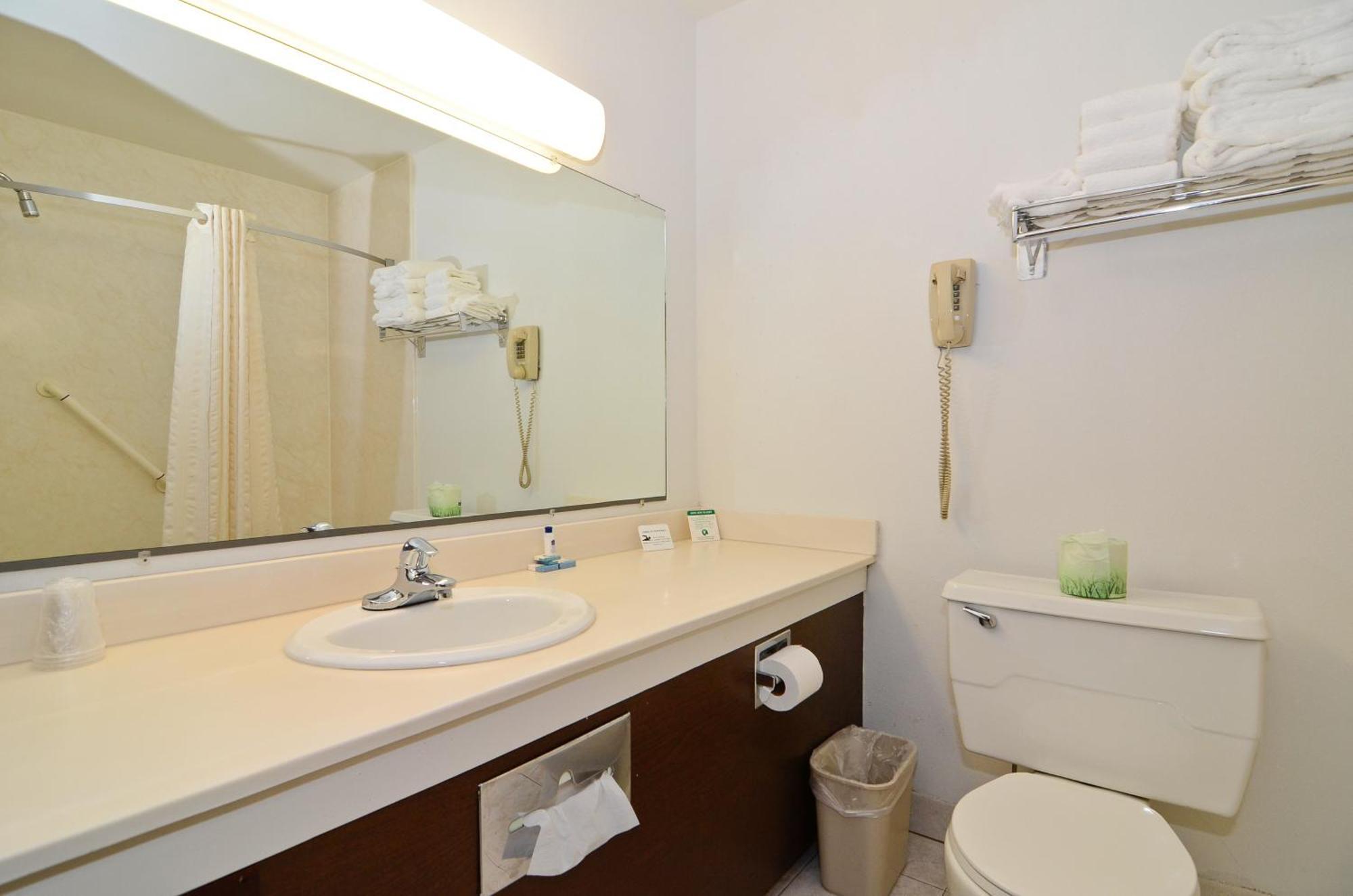 Americas Best Value Inn Iola Стая снимка