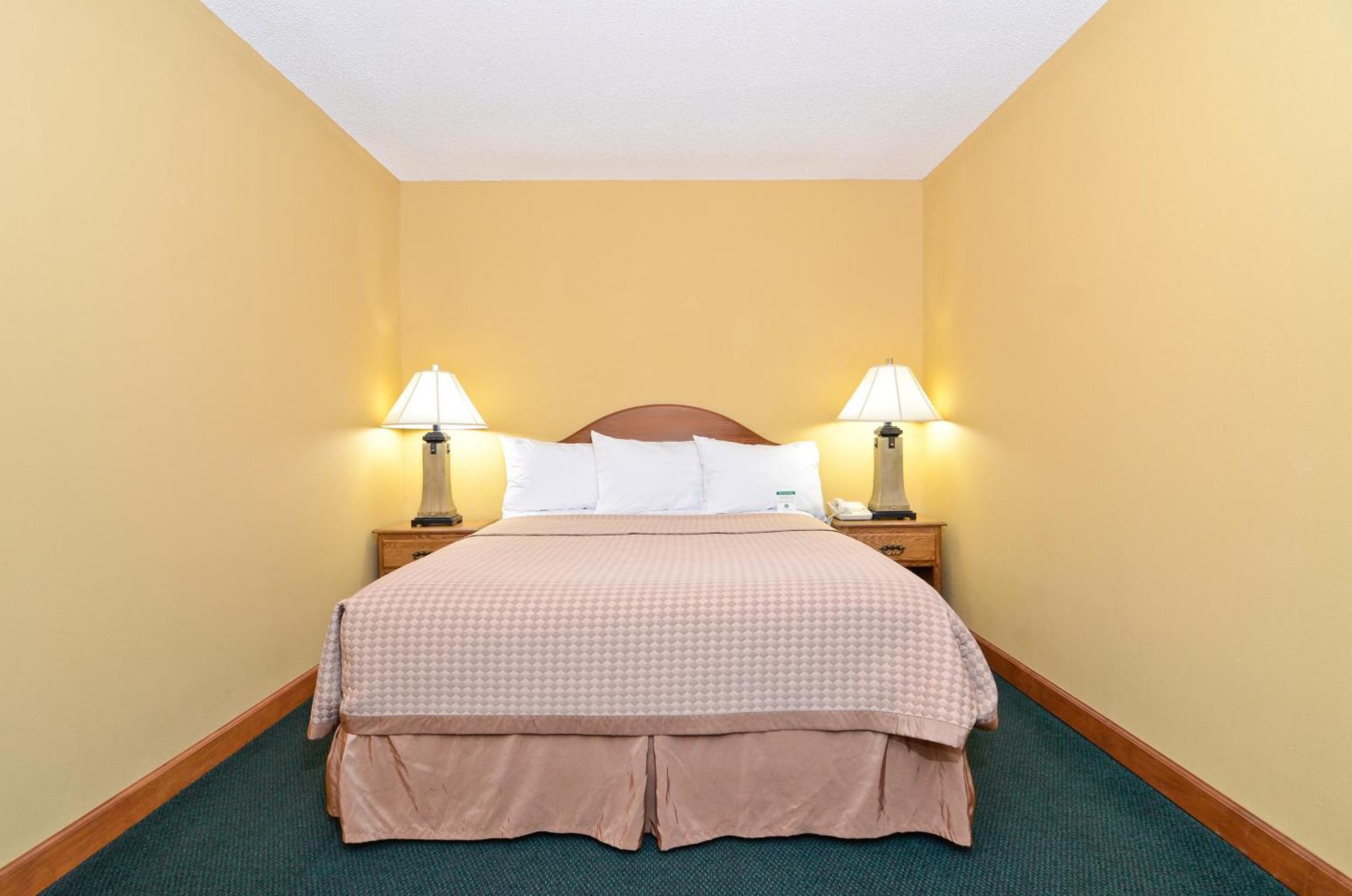 Americas Best Value Inn Iola Екстериор снимка