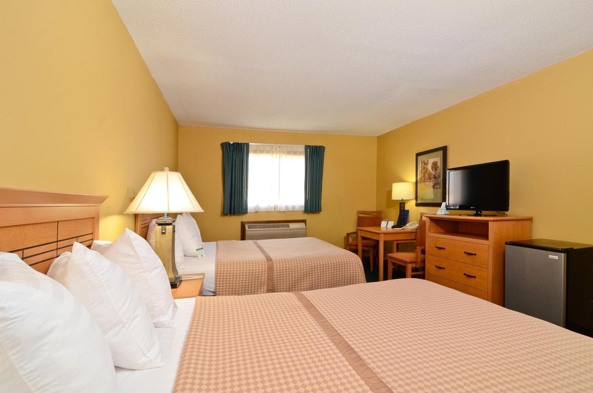 Americas Best Value Inn Iola Екстериор снимка