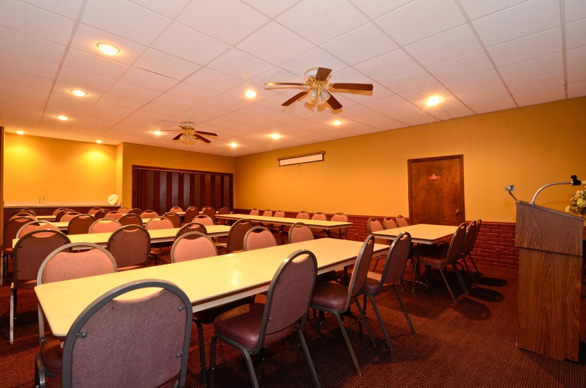 Americas Best Value Inn Iola Екстериор снимка