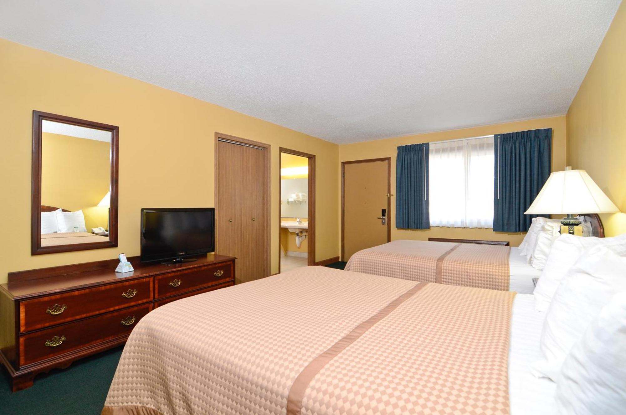 Americas Best Value Inn Iola Екстериор снимка