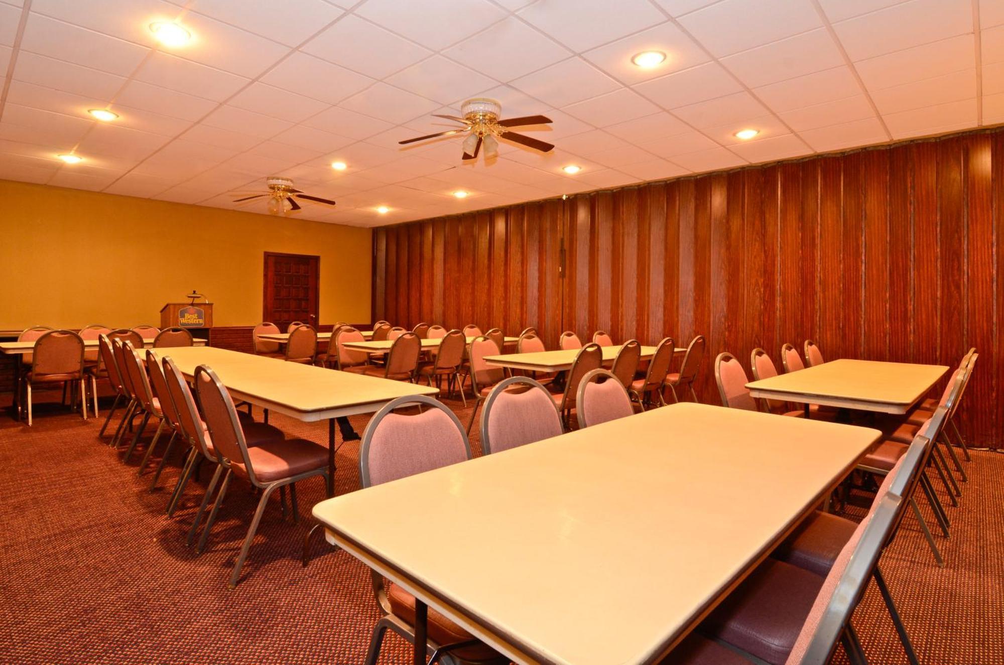 Americas Best Value Inn Iola Екстериор снимка