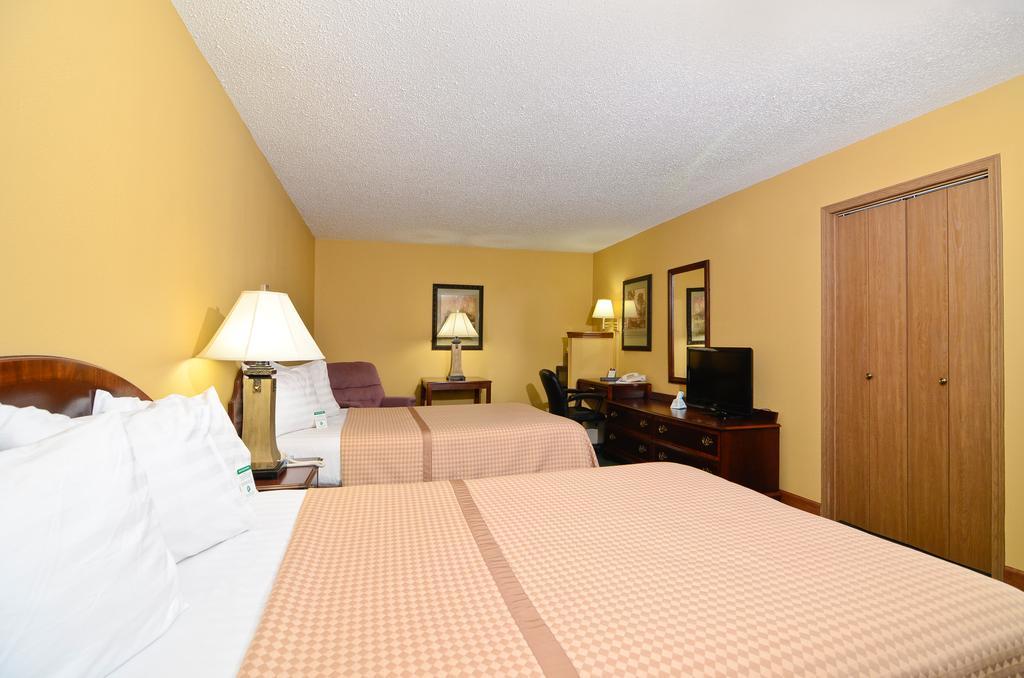 Americas Best Value Inn Iola Екстериор снимка