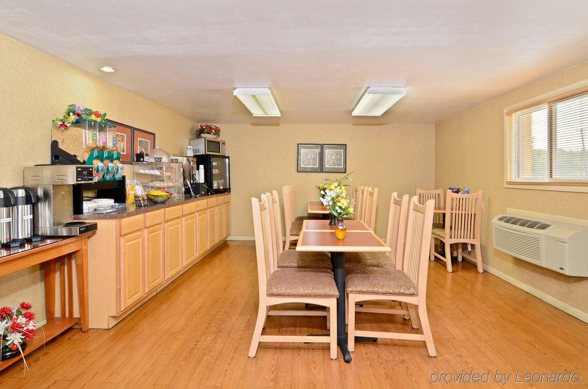Americas Best Value Inn Iola Екстериор снимка