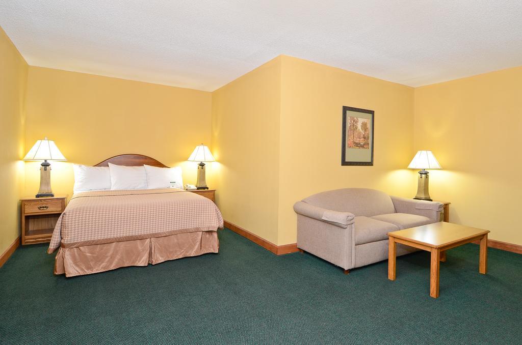 Americas Best Value Inn Iola Екстериор снимка