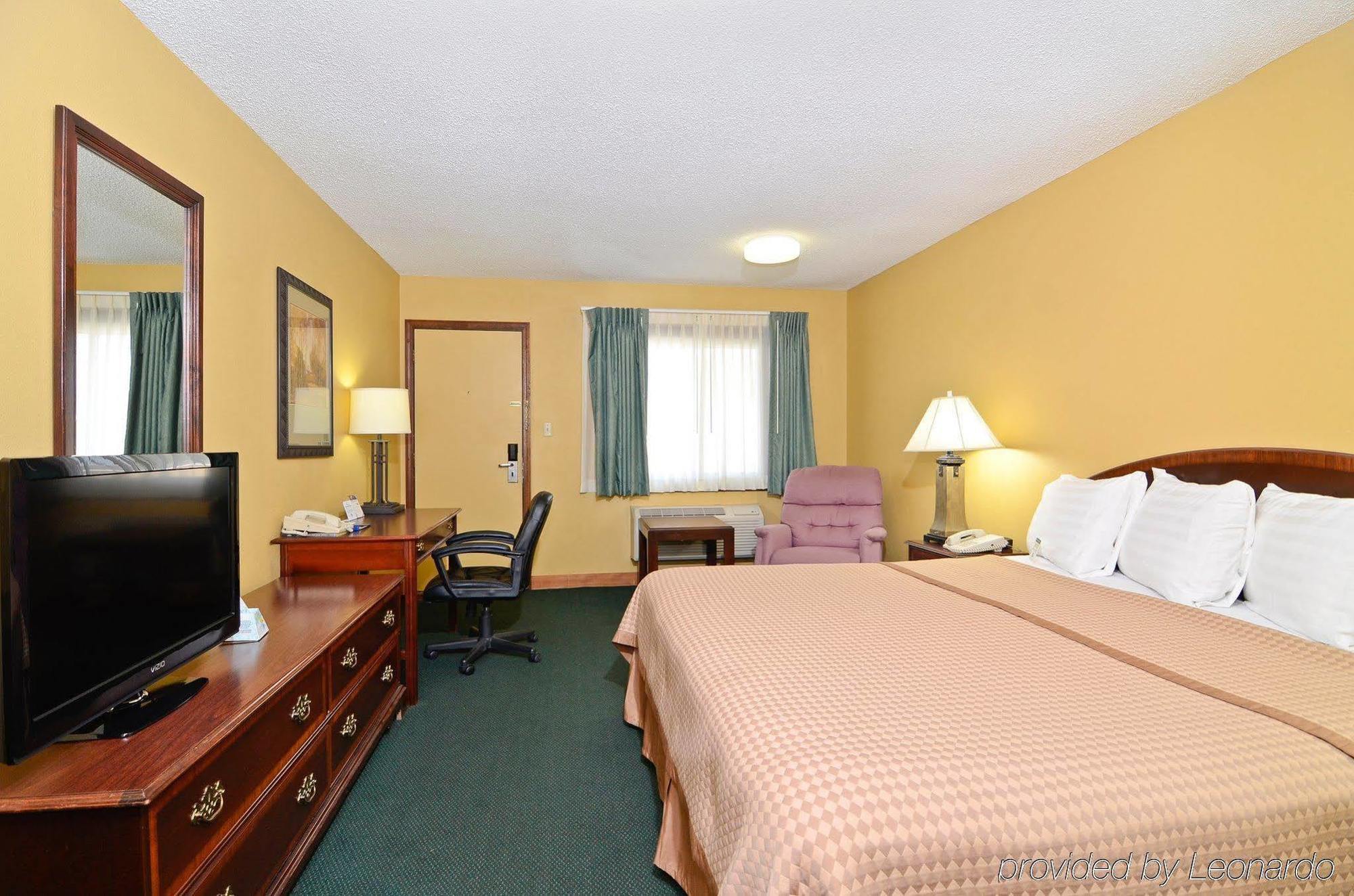 Americas Best Value Inn Iola Екстериор снимка